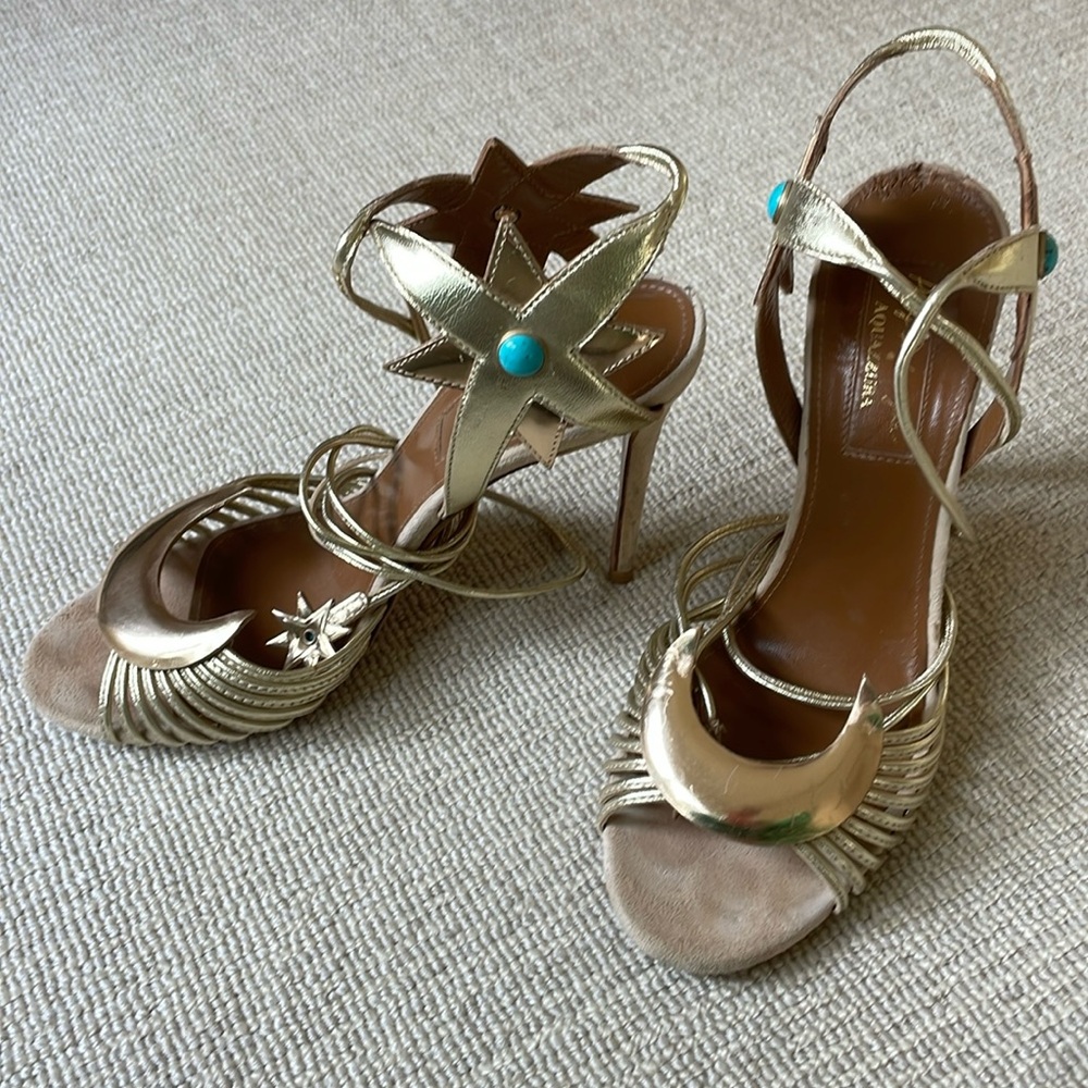 Cutest gold heels ever! So flattering